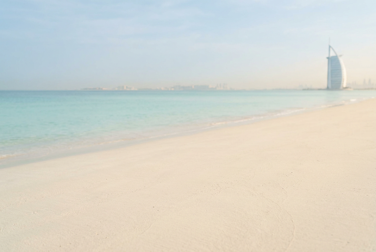 Dubai beach background for Histomer Histan SPF50+ testimonial